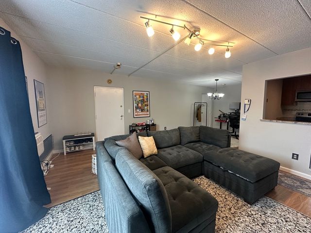 40 High St 305, Dedham, MA 02026