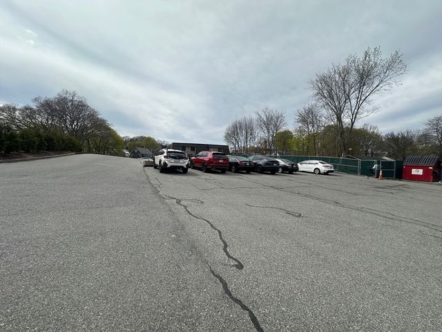 40 High St 305, Dedham, MA 02026