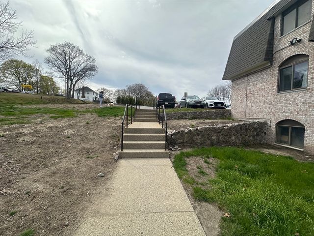 40 High St 305, Dedham, MA 02026