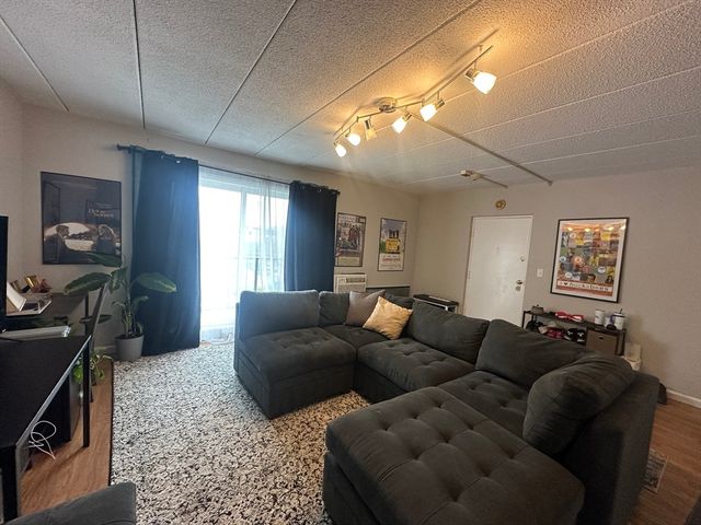 40 High St 305, Dedham, MA 02026