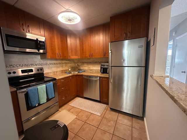 40 High St 305, Dedham, MA 02026