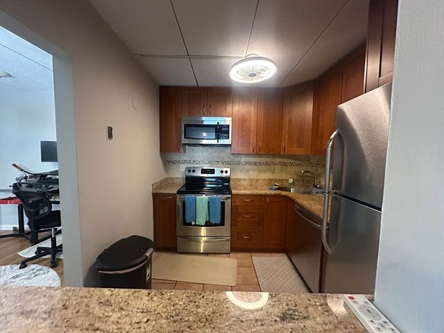 40 High St 305, Dedham, MA 02026