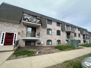 40 High St 305, Dedham, MA 02026