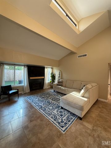 3708 Meade Court, Bakersfield, CA 93309