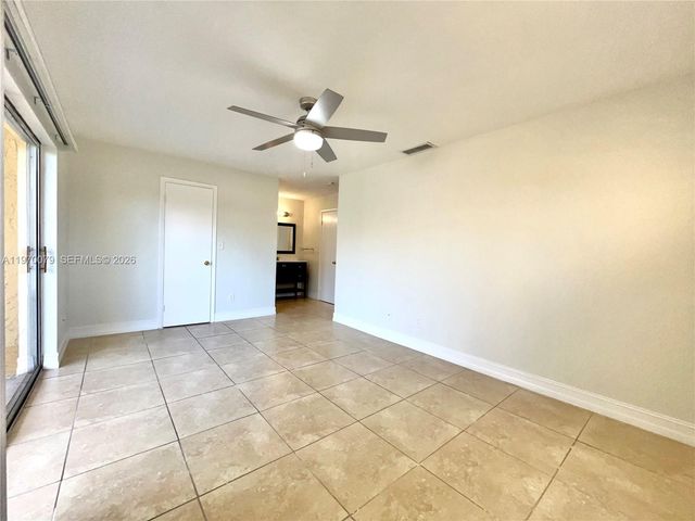 13725 SW 84th St A, Miami, FL 33183