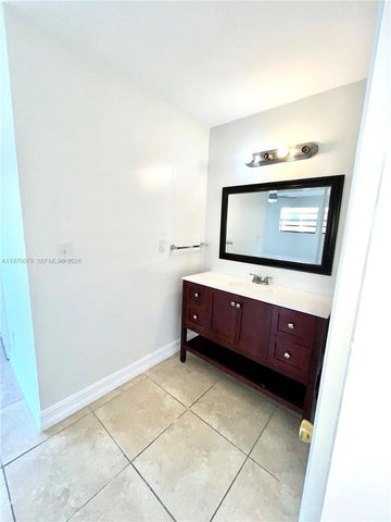 13725 SW 84th St A, Miami, FL 33183