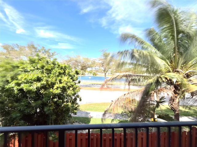 13725 SW 84th St A, Miami, FL 33183