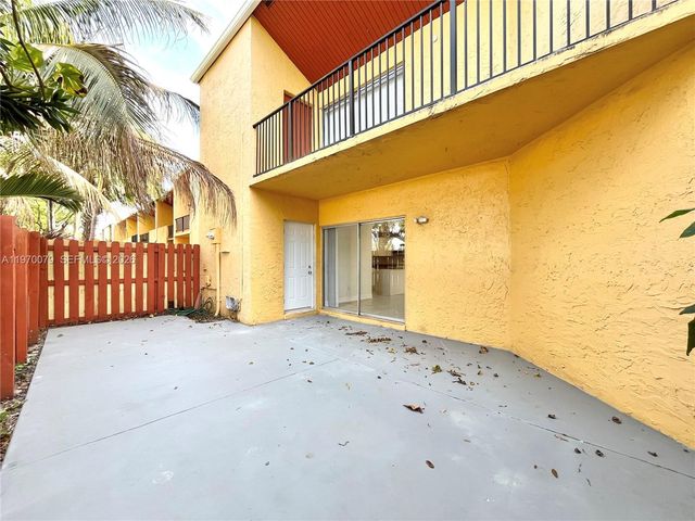 13725 SW 84th St A, Miami, FL 33183