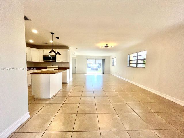 13725 SW 84th St A, Miami, FL 33183