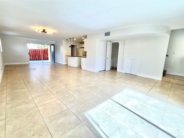 13725 SW 84th St A, Miami, FL 33183