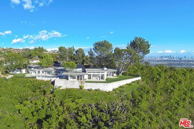 1174 N Hillcrest Road, Beverly Hills, CA 90210