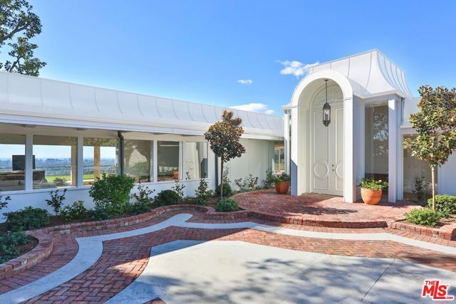 1174 N Hillcrest Road, Beverly Hills, CA 90210