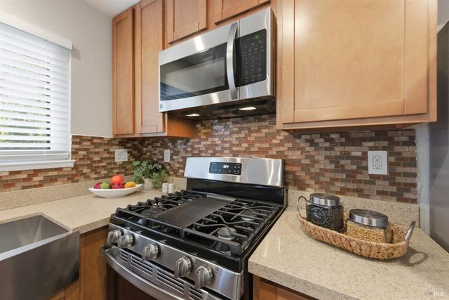 74 Hector Ln, Novato, CA 94949