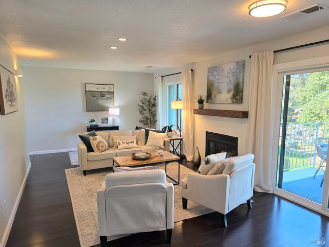 74 Hector Ln, Novato, CA 94949