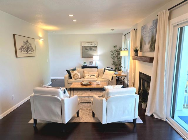 74 Hector Ln, Novato, CA 94949