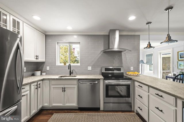 5005 RHOADES PL, Alexandria, VA 22304