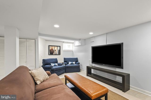 5005 RHOADES PL, Alexandria, VA 22304