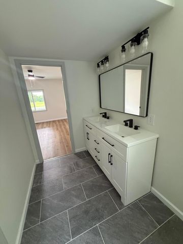 1777 Old Frankfort Road, Lawrenceburg, KY 40342