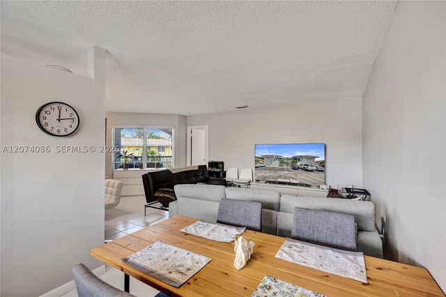 15645 SW 74th Cir Dr 6-5, Miami, FL 33193