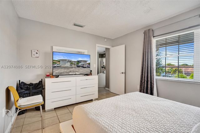 15645 SW 74th Cir Dr 6-5, Miami, FL 33193