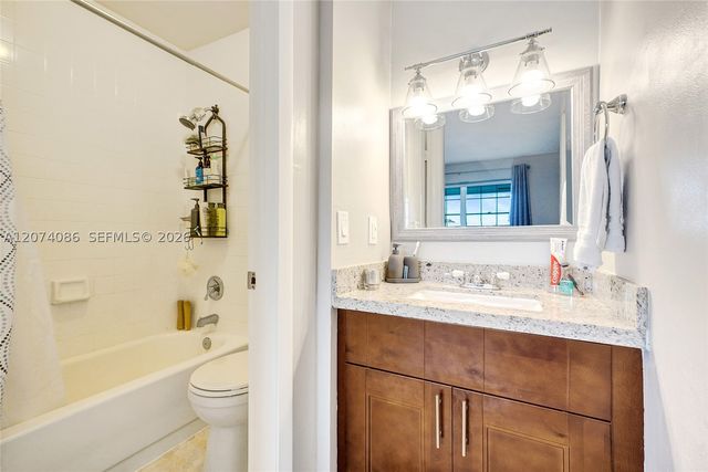 15645 SW 74th Cir Dr 6-5, Miami, FL 33193