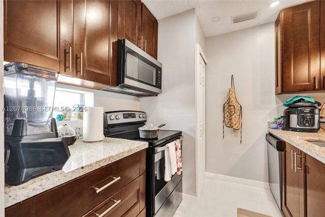 15645 SW 74th Cir Dr 6-5, Miami, FL 33193
