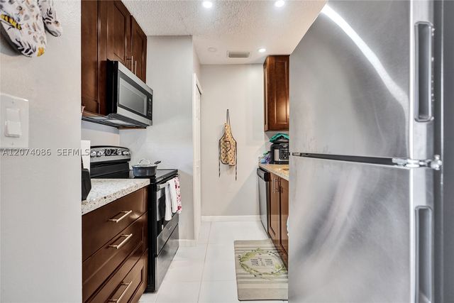 15645 SW 74th Cir Dr 6-5, Miami, FL 33193