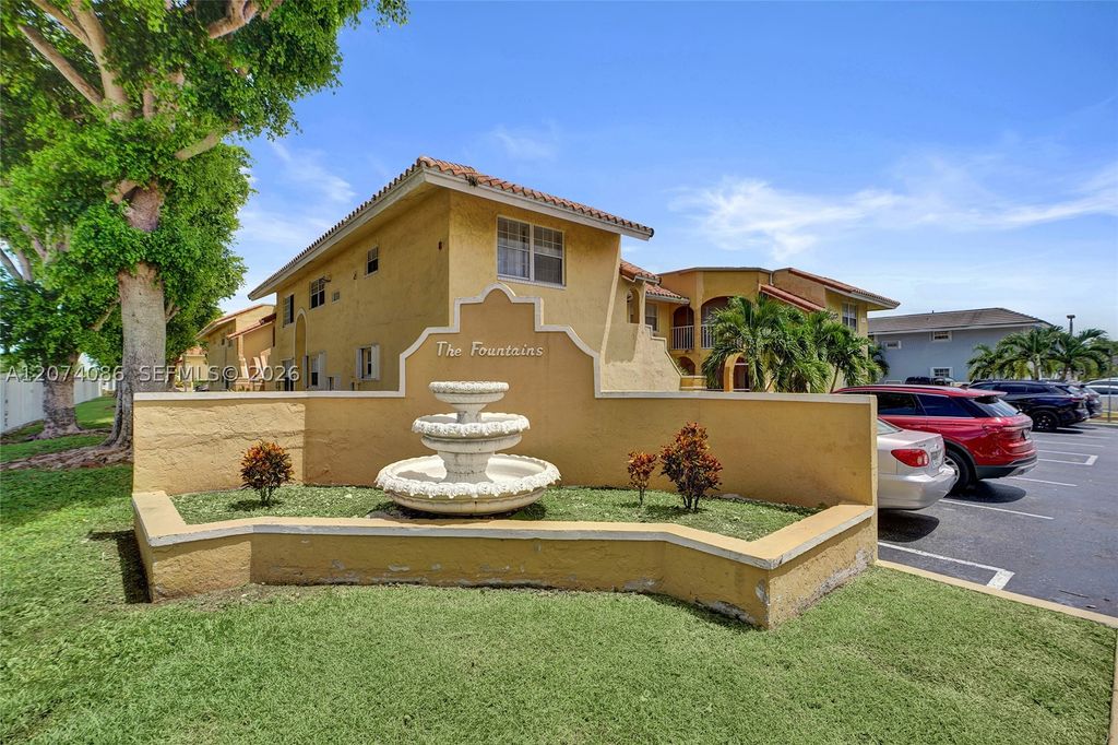 15645 SW 74th Cir Dr 6-5, Miami, FL 33193