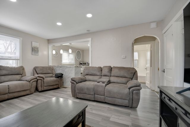 3737 Rose Manor Terrace, Markham, IL 60428