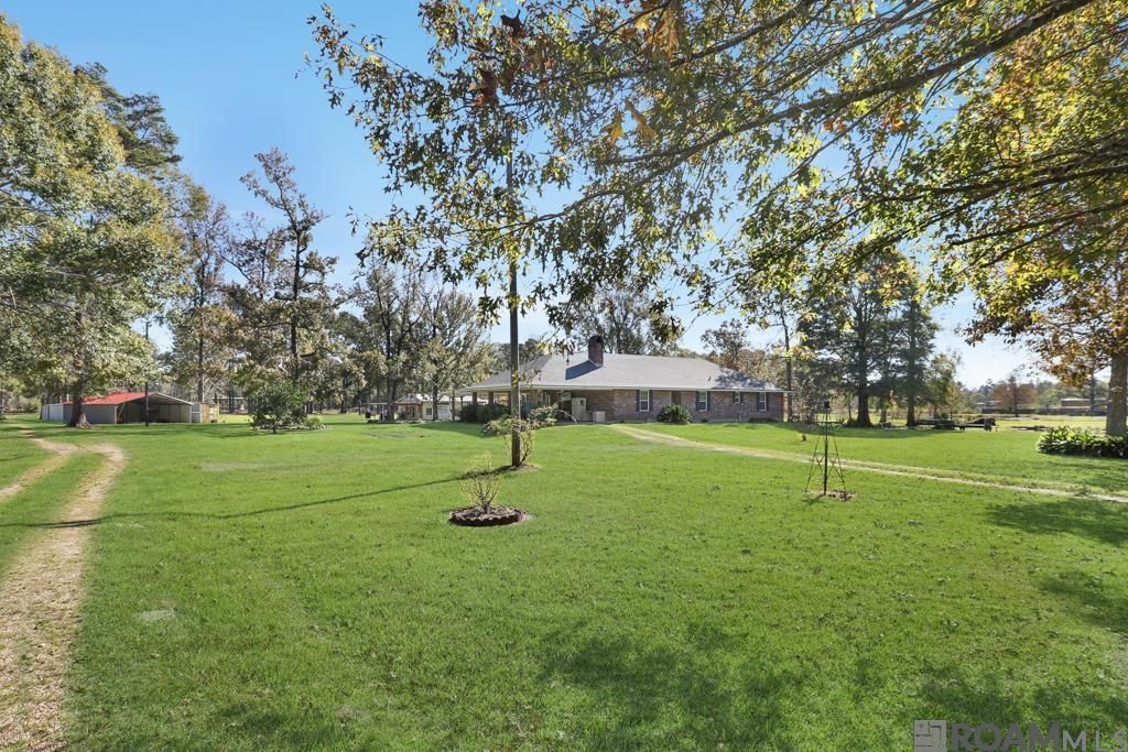 21090 Debbie Ln, Denham Springs, LA 70726