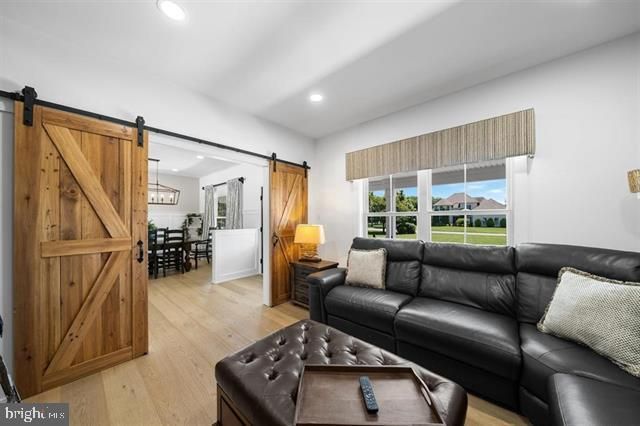 8 HOPPYS LN, Cape May Court House, NJ 08210