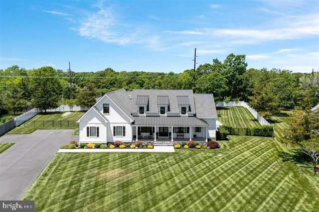 8 HOPPYS LN, Cape May Court House, NJ 08210