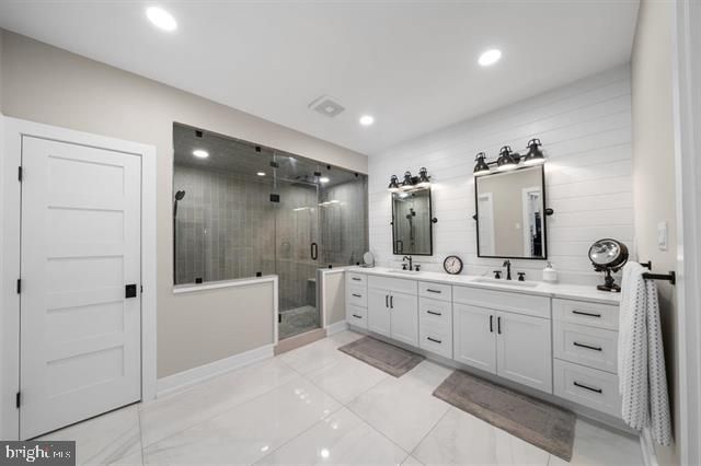 8 HOPPYS LN, Cape May Court House, NJ 08210