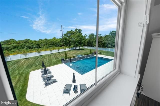 8 HOPPYS LN, Cape May Court House, NJ 08210