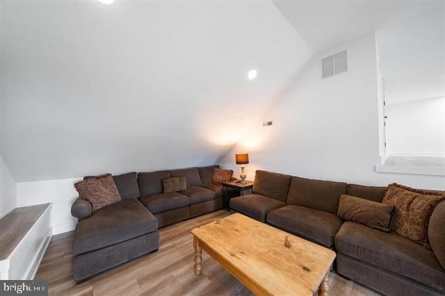 8 HOPPYS LN, Cape May Court House, NJ 08210