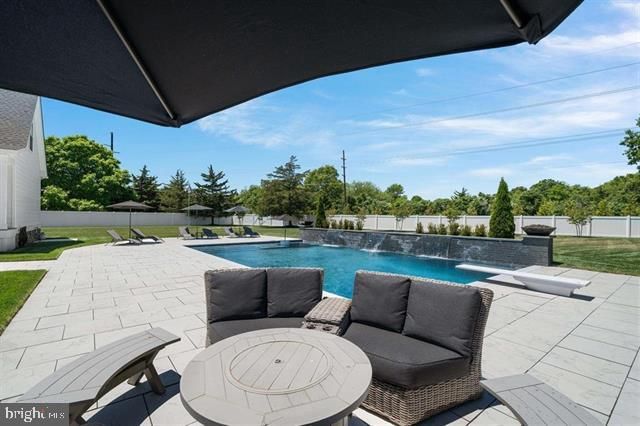 8 HOPPYS LN, Cape May Court House, NJ 08210