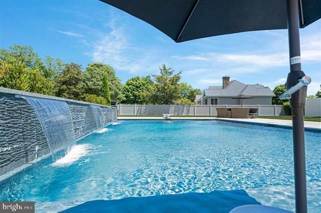 8 HOPPYS LN, Cape May Court House, NJ 08210