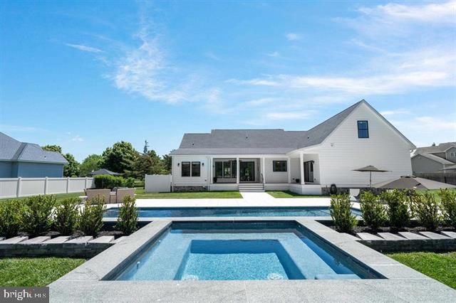 8 HOPPYS LN, Cape May Court House, NJ 08210