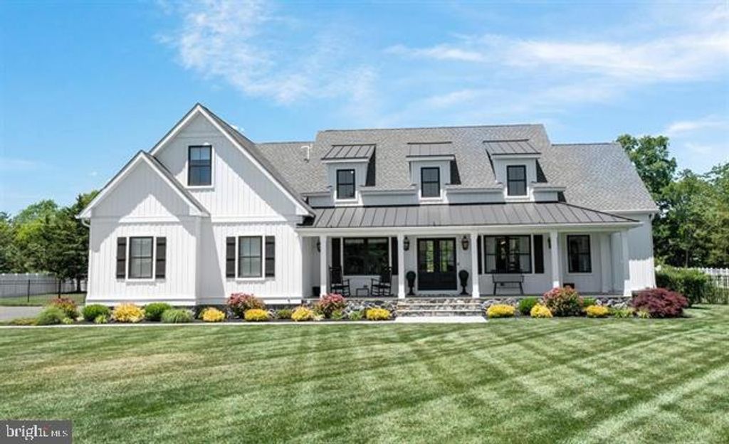 8 HOPPYS LN, Cape May Court House, NJ 08210