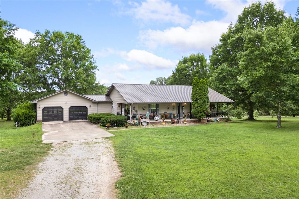 185 Lucky Lane, Harrison, AR 72601