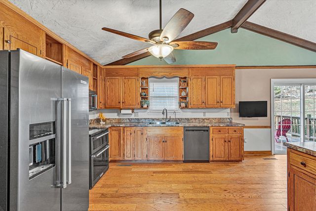 221 Summer CIR, Boones Mill, VA 24065