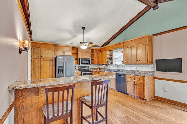 221 Summer CIR, Boones Mill, VA 24065