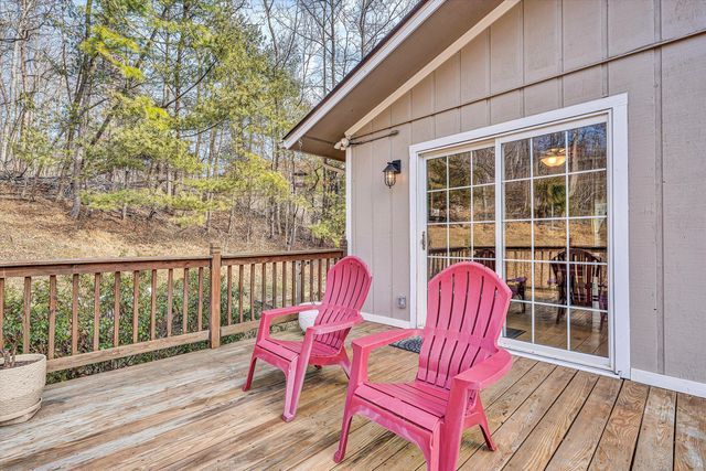 221 Summer CIR, Boones Mill, VA 24065