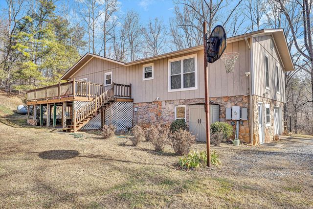 221 Summer CIR, Boones Mill, VA 24065