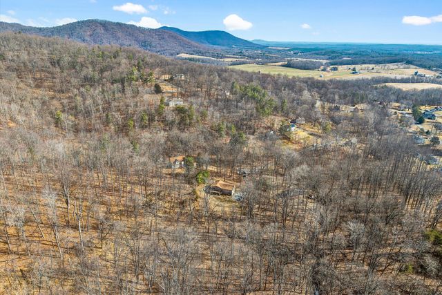 221 Summer CIR, Boones Mill, VA 24065