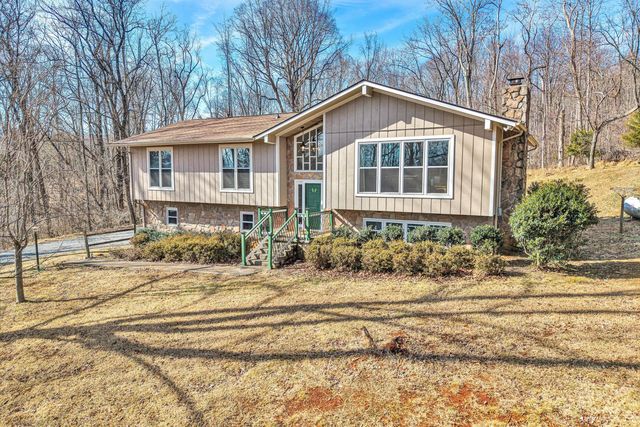 221 Summer CIR, Boones Mill, VA 24065