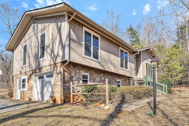 221 Summer CIR, Boones Mill, VA 24065