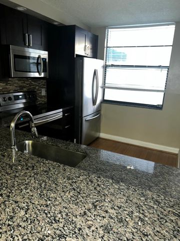 3516 Whitehall Drive 103, West Palm Beach, FL 33401