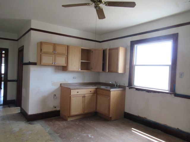 5822 S Sacramento Avenue, Chicago, IL 60629