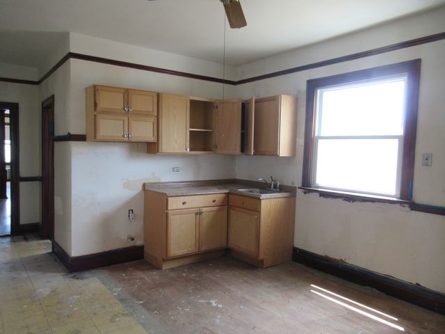 5822 S Sacramento Avenue, Chicago, IL 60629
